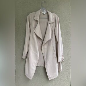 Forever 21 + plus
Open Front Knit
Lightweight Long sleeve cardigan sweater.
